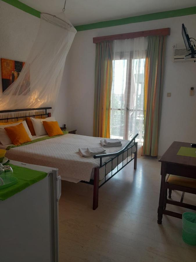 Artemis Rooms Agia Marina  المظهر الخارجي الصورة