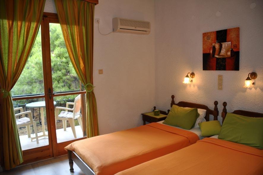 Artemis Rooms Agia Marina  الغرفة الصورة