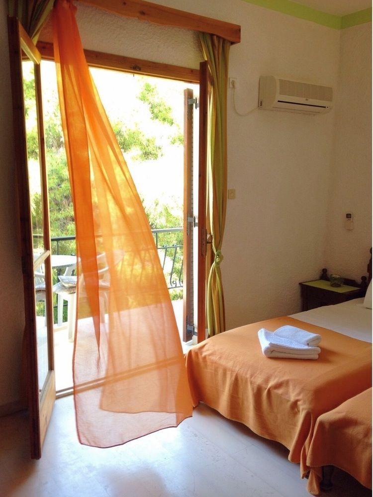 Artemis Rooms Agia Marina  المظهر الخارجي الصورة